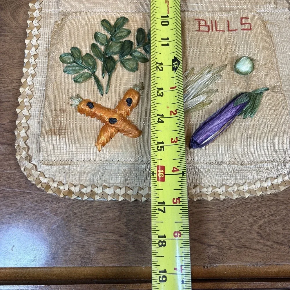 Vtg Woven Straw/Rattan Wall Organizer Mail/Bills/Misc Holder Kitschy Vegetables